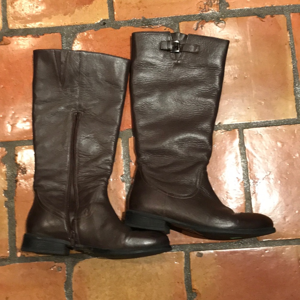St. Johnβs Bay Leather Boots